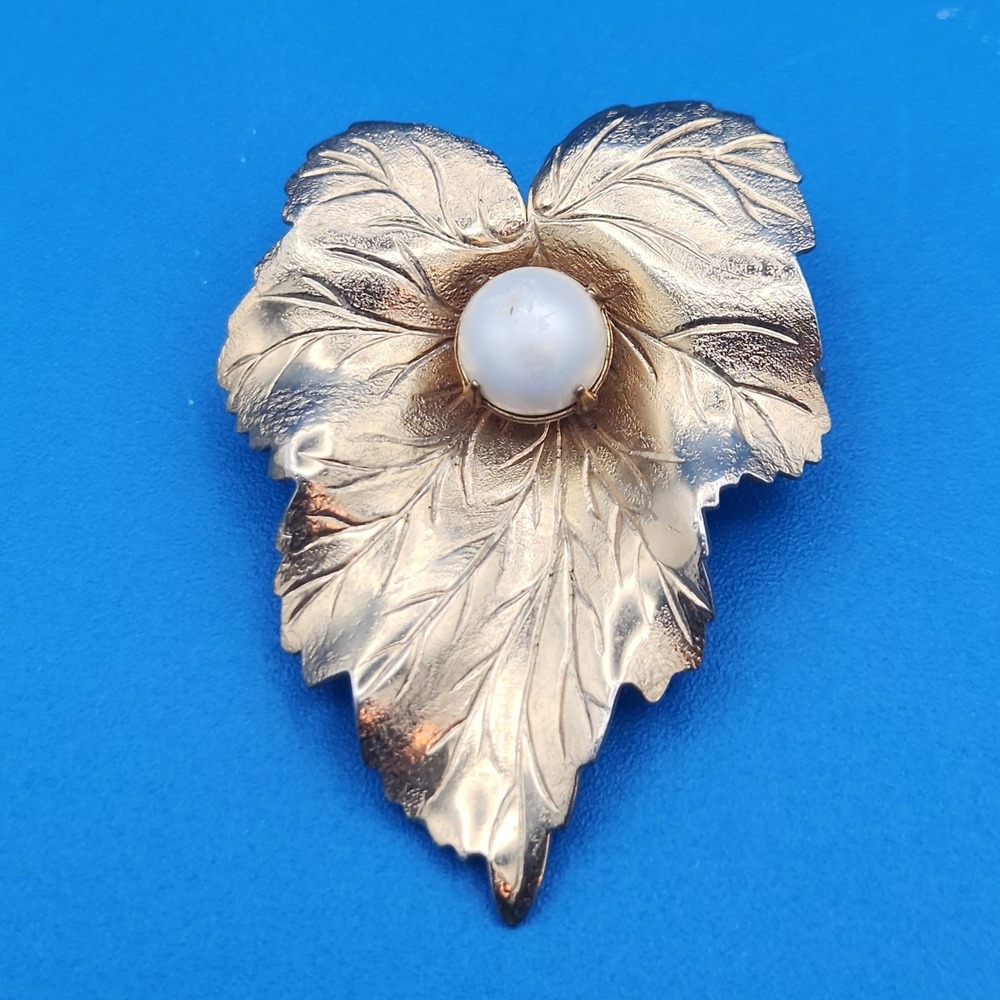 Vintage Sarah Coventry Gold Tone Leaf Faux Pearl Brooch Pin Botanical Jewelry